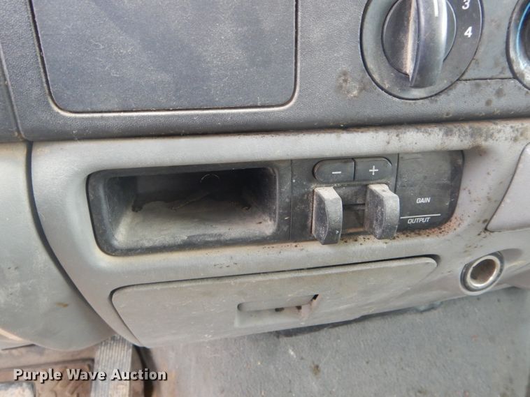 image for item DH6289 2005 Ford F450 Super Duty XLT Crew Cab truck cab and chassis