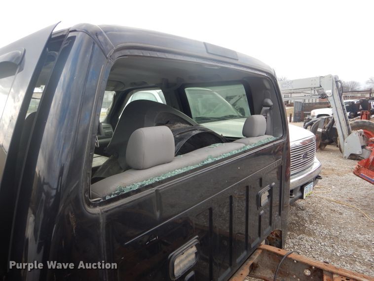 image for item DH6289 2005 Ford F450 Super Duty XLT Crew Cab truck cab and chassis