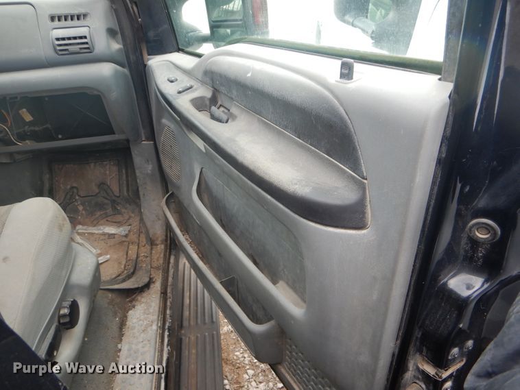 image for item DH6289 2005 Ford F450 Super Duty XLT Crew Cab truck cab and chassis