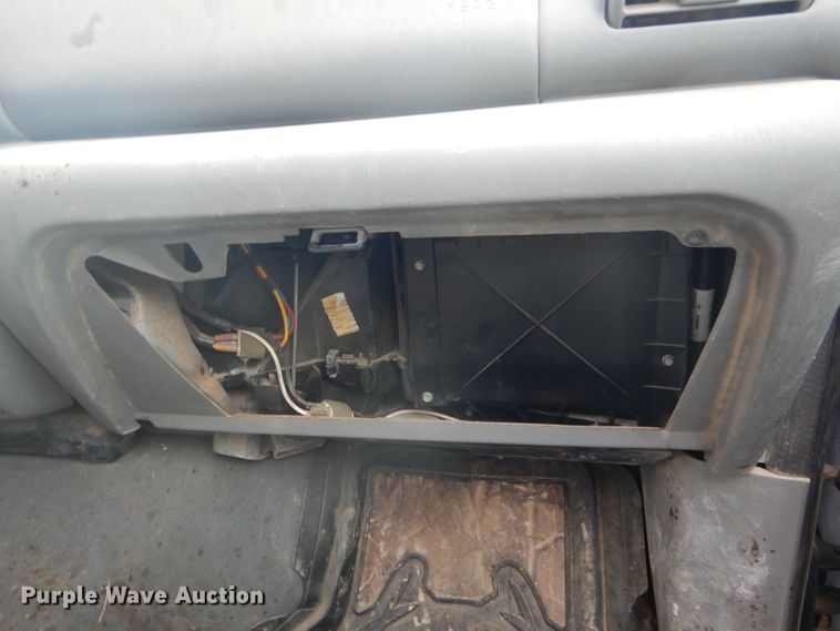 image for item DH6289 2005 Ford F450 Super Duty XLT Crew Cab truck cab and chassis