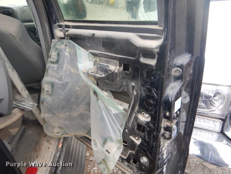 image for item DH6289 2005 Ford F450 Super Duty XLT Crew Cab truck cab and chassis