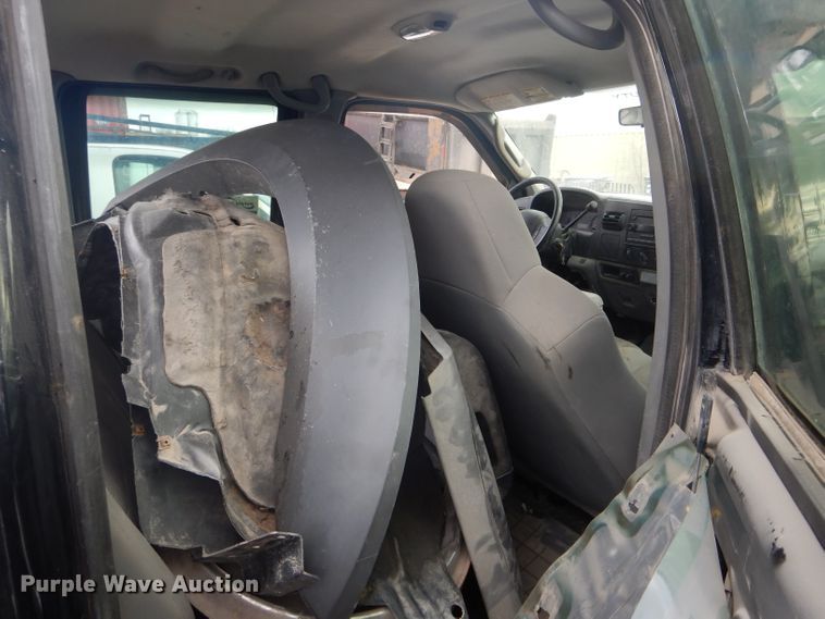 image for item DH6289 2005 Ford F450 Super Duty XLT Crew Cab truck cab and chassis