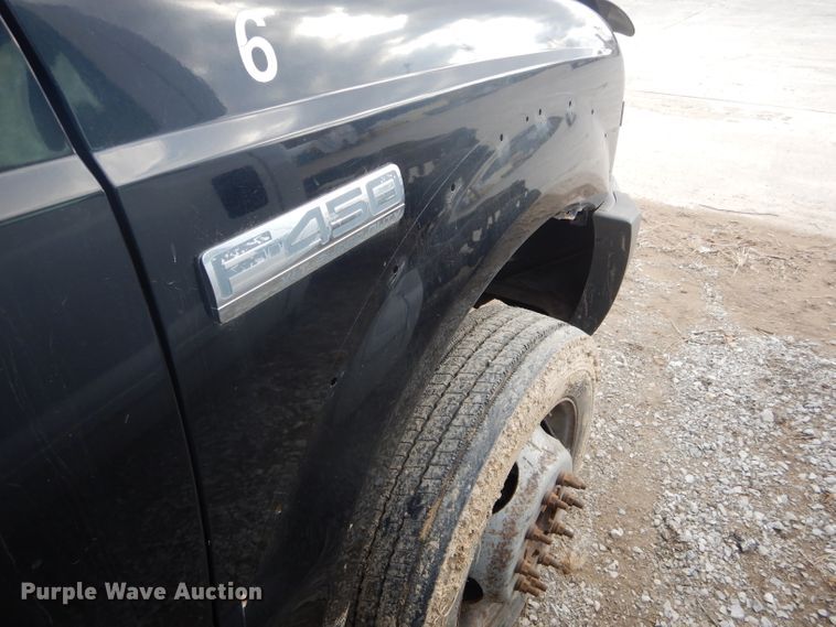 image for item DH6289 2005 Ford F450 Super Duty XLT Crew Cab truck cab and chassis