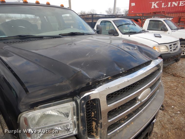 image for item DH6289 2005 Ford F450 Super Duty XLT Crew Cab truck cab and chassis