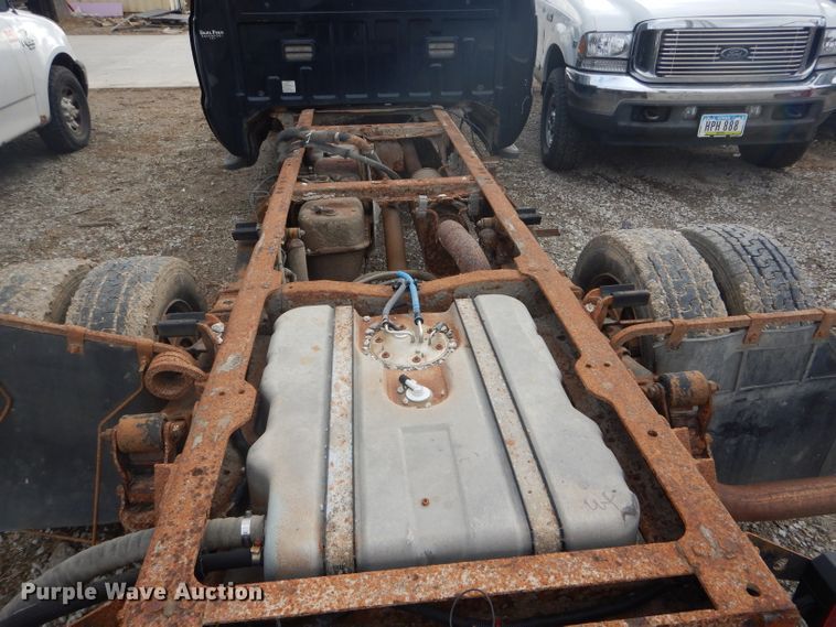 image for item DH6289 2005 Ford F450 Super Duty XLT Crew Cab truck cab and chassis