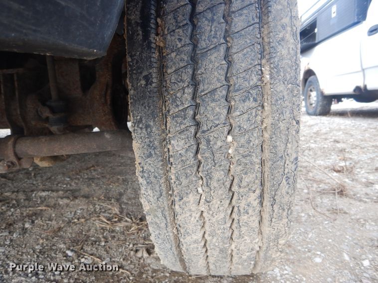 image for item DH6289 2005 Ford F450 Super Duty XLT Crew Cab truck cab and chassis