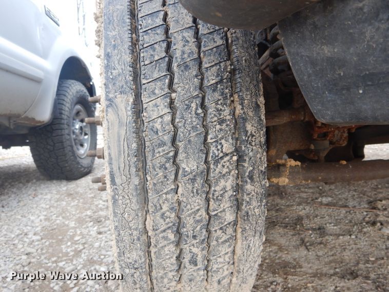 image for item DH6289 2005 Ford F450 Super Duty XLT Crew Cab truck cab and chassis