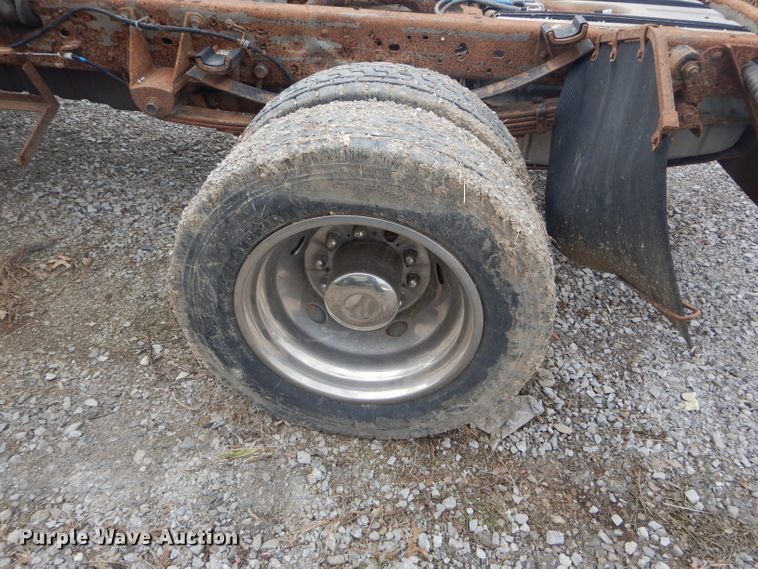 image for item DH6289 2005 Ford F450 Super Duty XLT Crew Cab truck cab and chassis