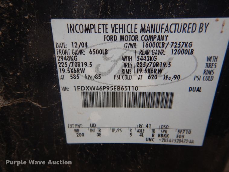 image for item DH6289 2005 Ford F450 Super Duty XLT Crew Cab truck cab and chassis