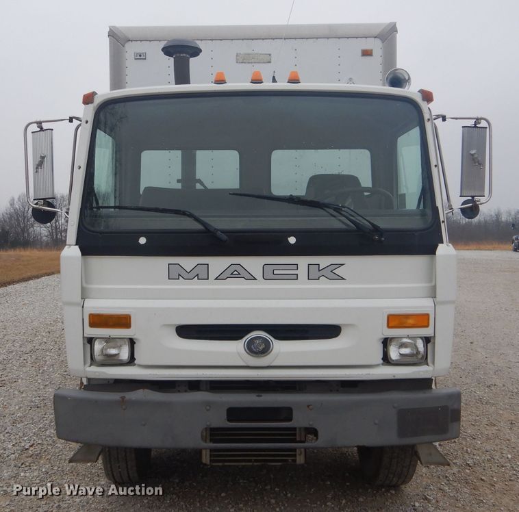 image for item DH6293 2000 Mack MS box truck