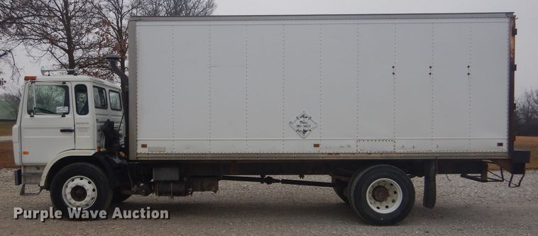 image for item DH6293 2000 Mack MS box truck