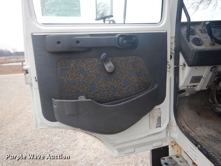 image for item DH6293 2000 Mack MS box truck