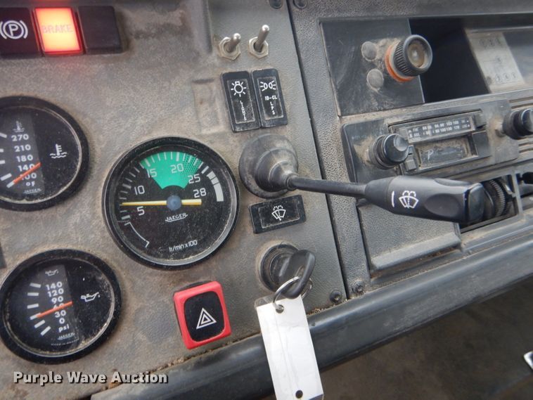 image for item DH6293 2000 Mack MS box truck