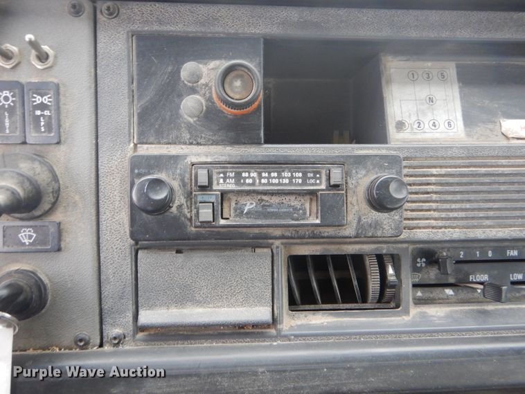 image for item DH6293 2000 Mack MS box truck