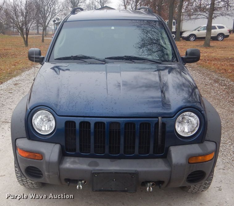 image for item DH6294 2004 Jeep Liberty SUV