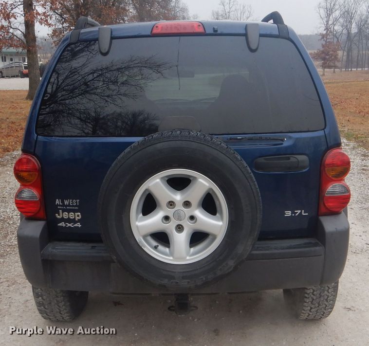 image for item DH6294 2004 Jeep Liberty SUV