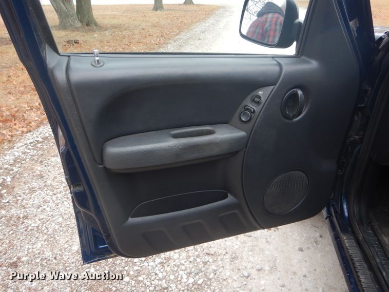 image for item DH6294 2004 Jeep Liberty SUV