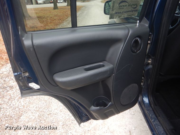 image for item DH6294 2004 Jeep Liberty SUV