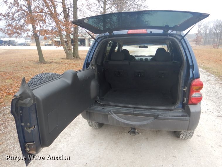 image for item DH6294 2004 Jeep Liberty SUV