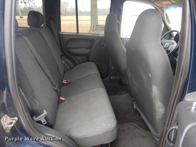 image for item DH6294 2004 Jeep Liberty SUV