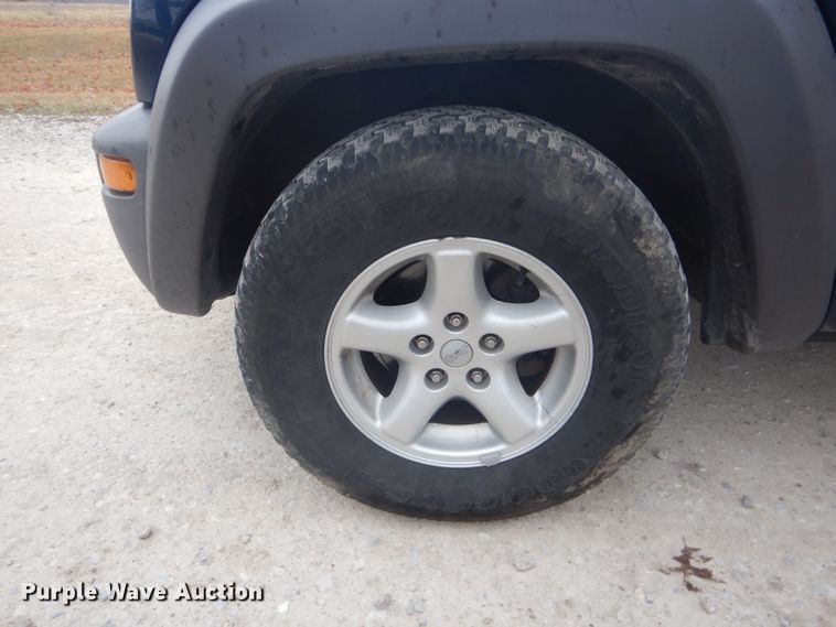 image for item DH6294 2004 Jeep Liberty SUV