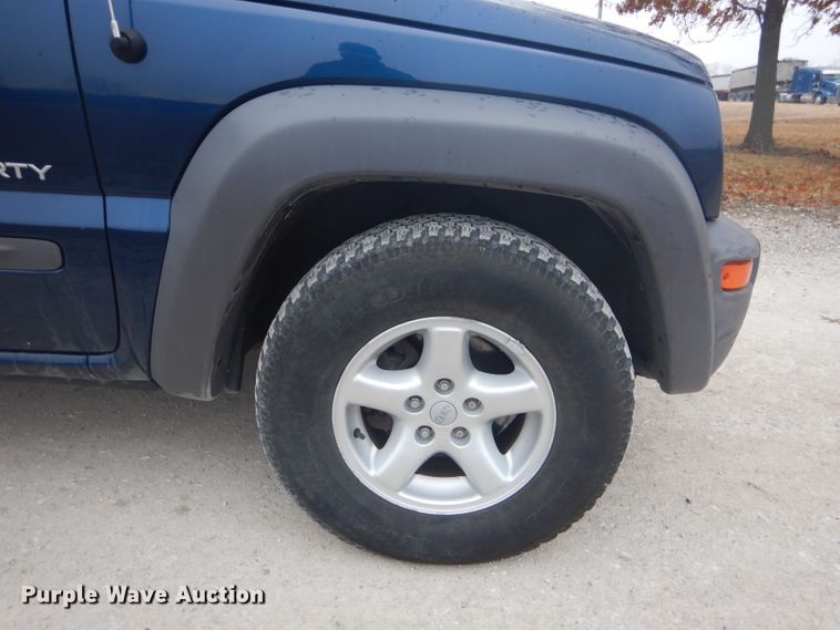 image for item DH6294 2004 Jeep Liberty SUV