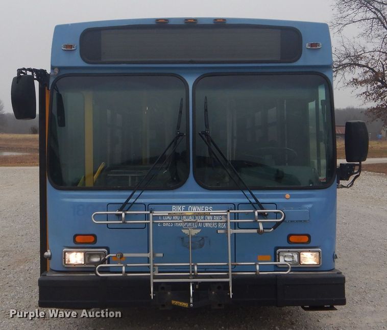 image for item DH6298 2001 New Flyer D40LF shuttle bus