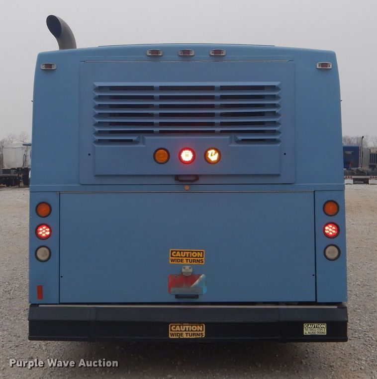 image for item DH6298 2001 New Flyer D40LF shuttle bus