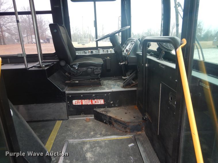 image for item DH6298 2001 New Flyer D40LF shuttle bus