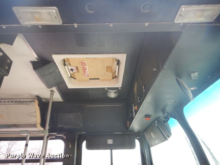 image for item DH6298 2001 New Flyer D40LF shuttle bus