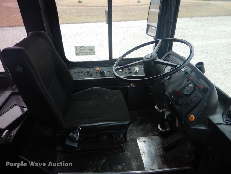 image for item DH6298 2001 New Flyer D40LF shuttle bus