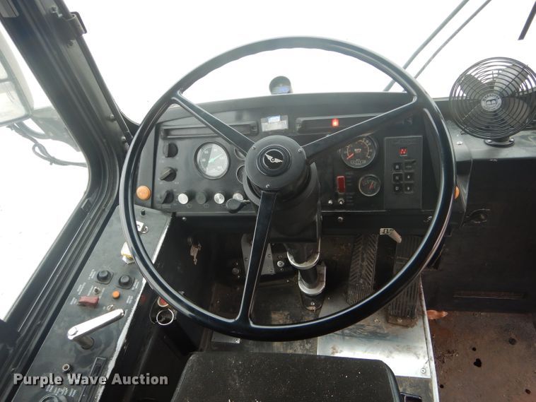 image for item DH6298 2001 New Flyer D40LF shuttle bus