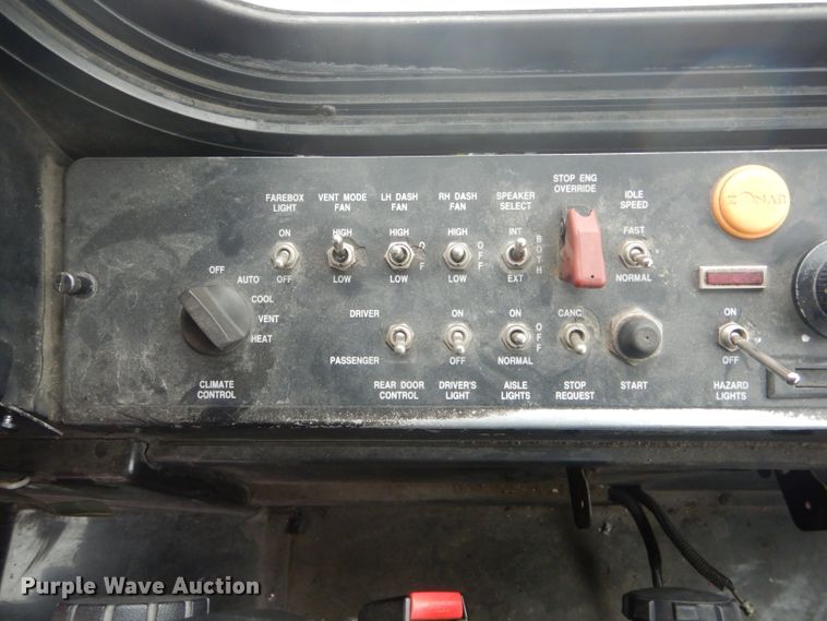 image for item DH6298 2001 New Flyer D40LF shuttle bus