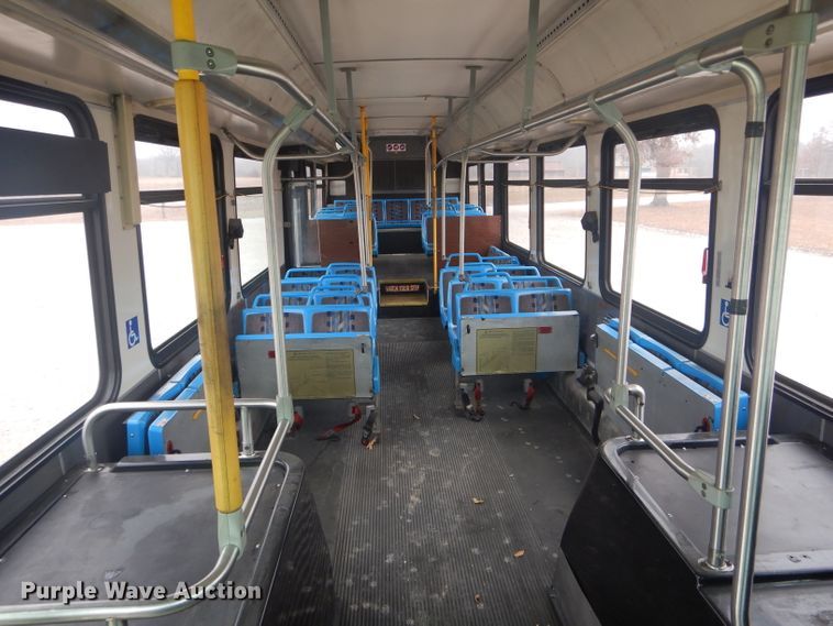 image for item DH6298 2001 New Flyer D40LF shuttle bus