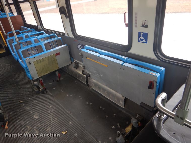 image for item DH6298 2001 New Flyer D40LF shuttle bus