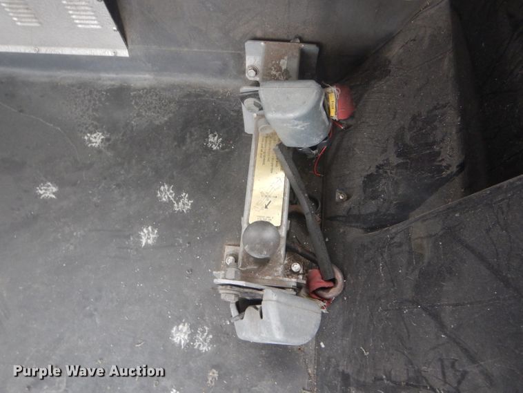 image for item DH6298 2001 New Flyer D40LF shuttle bus