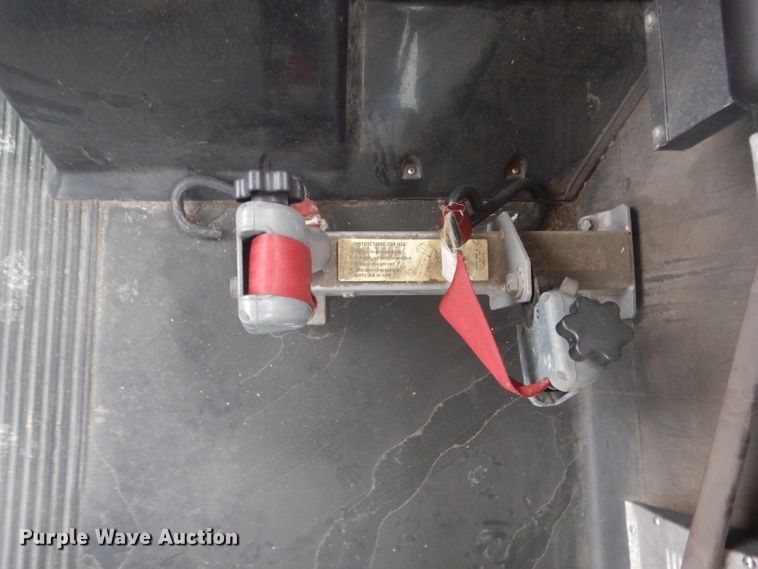 image for item DH6298 2001 New Flyer D40LF shuttle bus