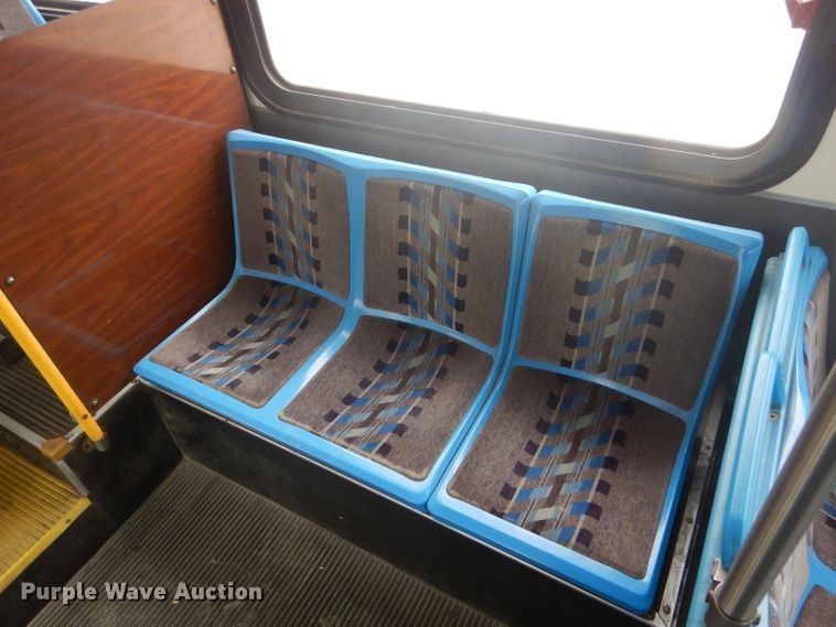 image for item DH6298 2001 New Flyer D40LF shuttle bus