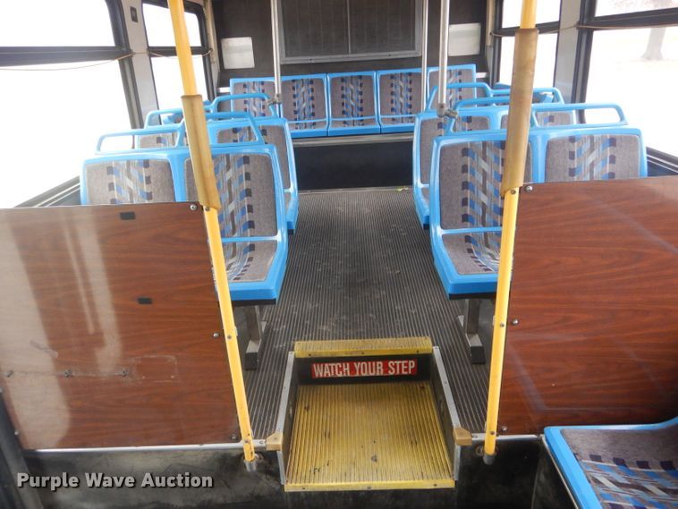 image for item DH6298 2001 New Flyer D40LF shuttle bus