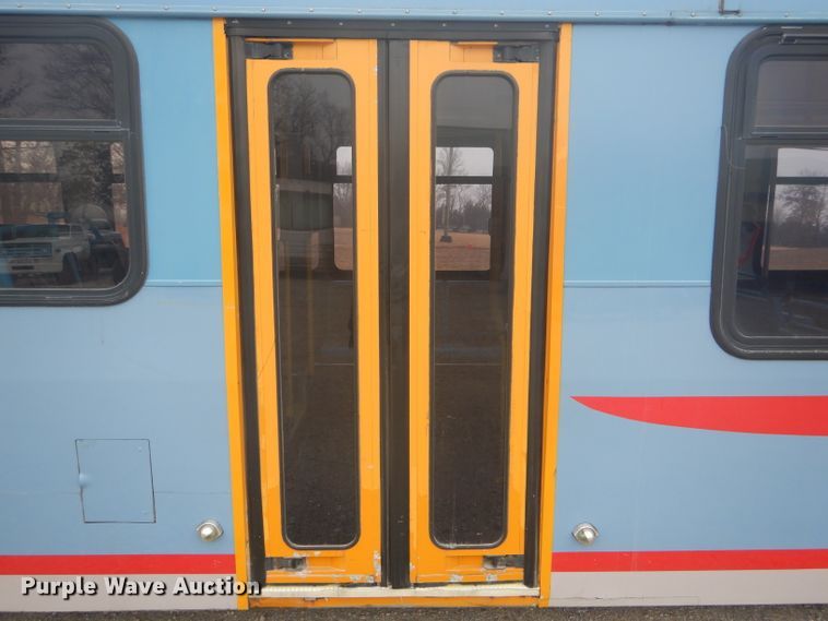 image for item DH6298 2001 New Flyer D40LF shuttle bus