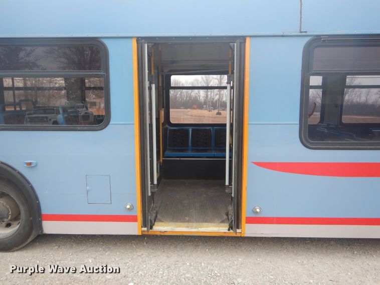 image for item DH6298 2001 New Flyer D40LF shuttle bus