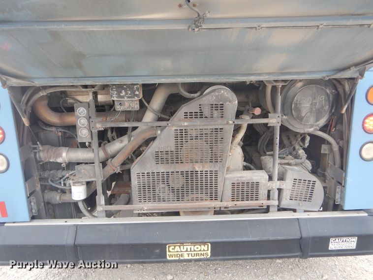 image for item DH6298 2001 New Flyer D40LF shuttle bus