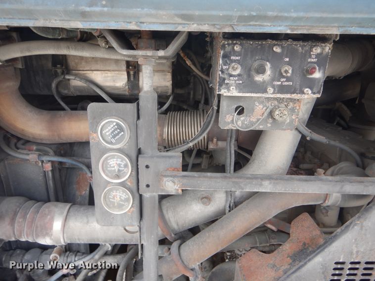 image for item DH6298 2001 New Flyer D40LF shuttle bus