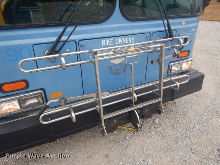 image for item DH6298 2001 New Flyer D40LF shuttle bus