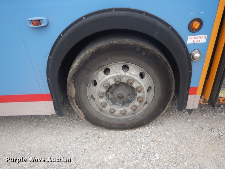 image for item DH6298 2001 New Flyer D40LF shuttle bus