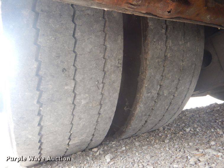 image for item DH6298 2001 New Flyer D40LF shuttle bus