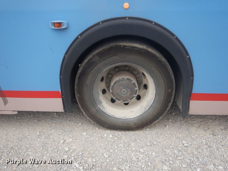 image for item DH6298 2001 New Flyer D40LF shuttle bus