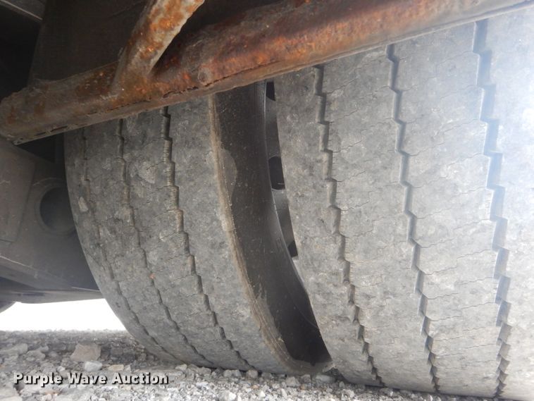 image for item DH6298 2001 New Flyer D40LF shuttle bus