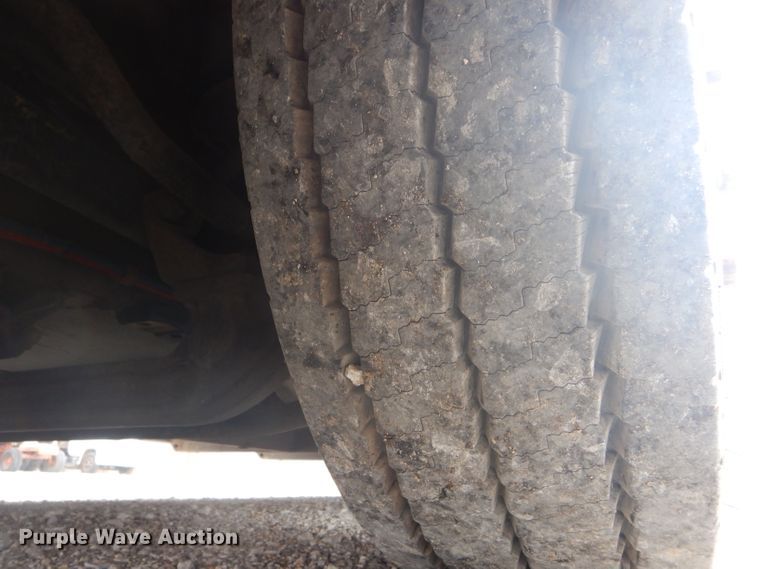 image for item DH6298 2001 New Flyer D40LF shuttle bus