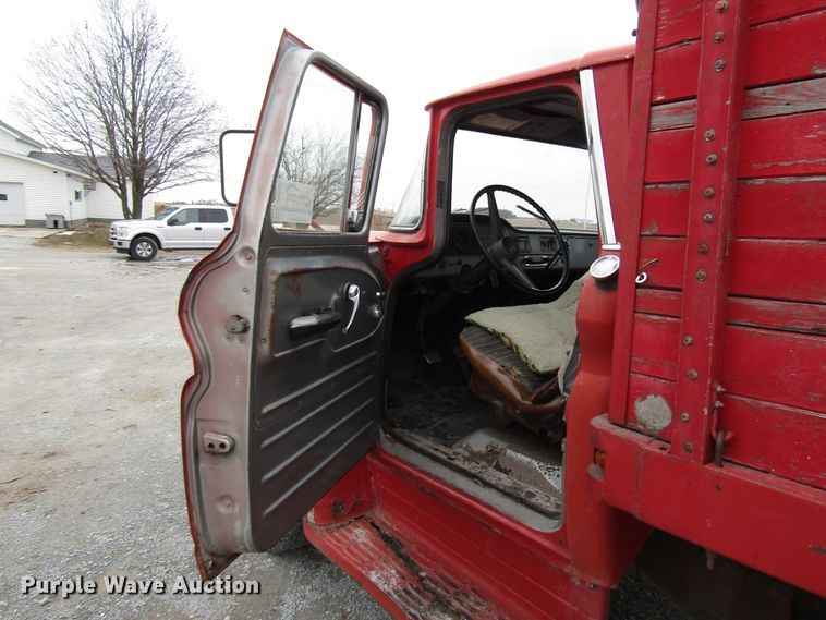 image for item DH8361 1961 GMC 4000 grain truck